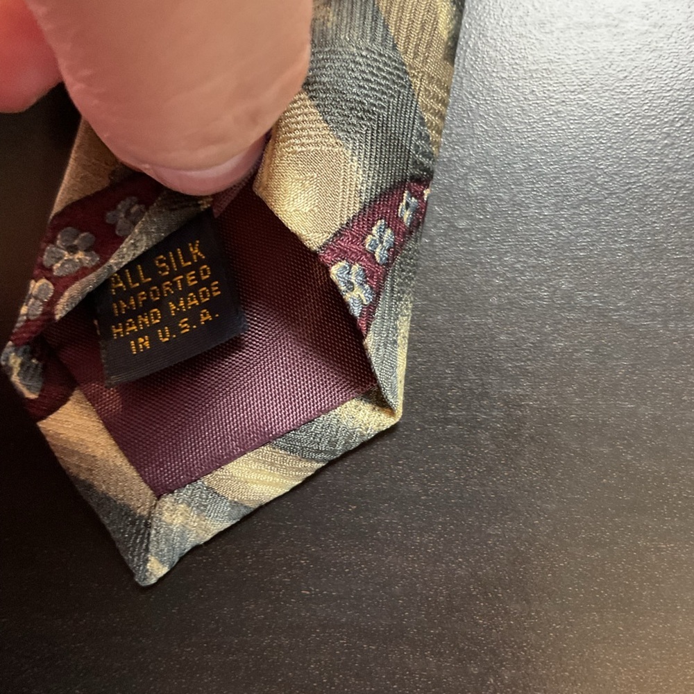 Nordstrom XMI 325 Series 100% Silk Tie Cream Red Paisley Wave Power Tie 4” - Picture 4 of 4